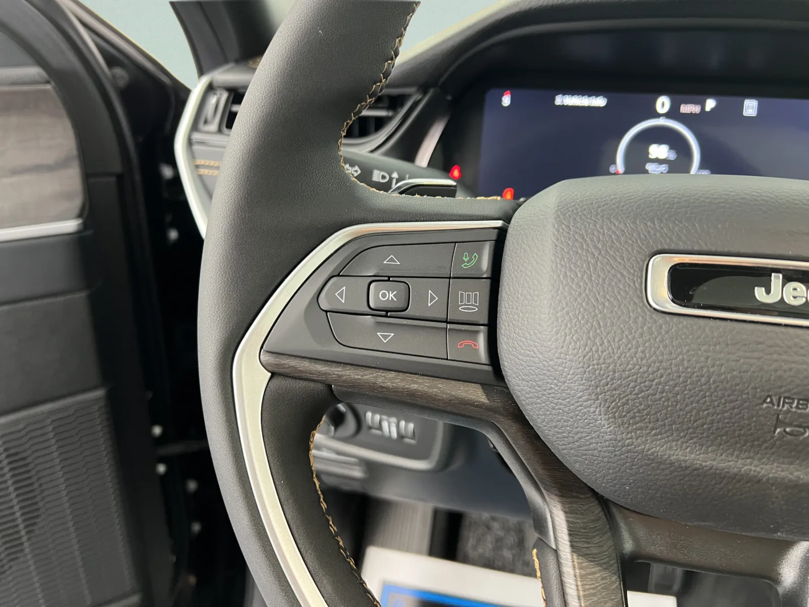 Jeep Grand Cherokee L photo 27