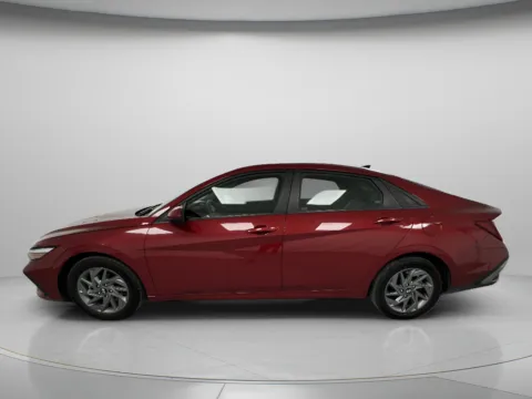 More photos of 2024 Hyundai Elantra SEL at MAG CDJR, MO