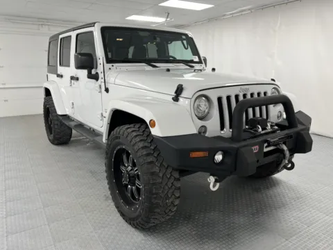 White 2017 Jeep Wrangler Unlimited Sahara for sale in Chillicothe, MO