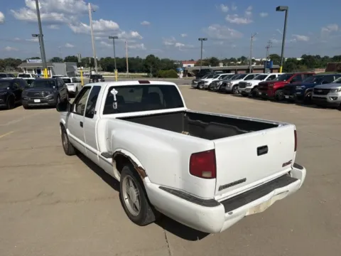 Another view of 2000 GMC Sonoma SLS w/1SR Pkg for sale in Chillicothe, MO at MAG CDJR