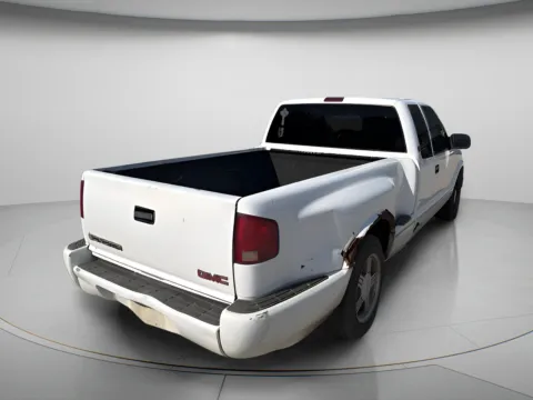 More photos of 2000 GMC Sonoma SLS w/1SR Pkg at MAG CDJR, MO