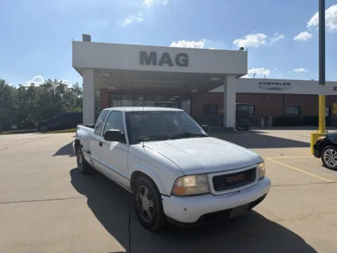White 2000 GMC Sonoma SLS w/1SR Pkg for sale in Chillicothe, MO
