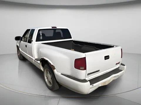Another view of 2000 GMC Sonoma SLS w/1SR Pkg for sale in Chillicothe, MO at MAG CDJR
