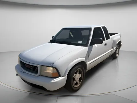 Photos of 2000 GMC Sonoma SLS w/1SR Pkg for sale in Chillicothe, MO at MAG CDJR