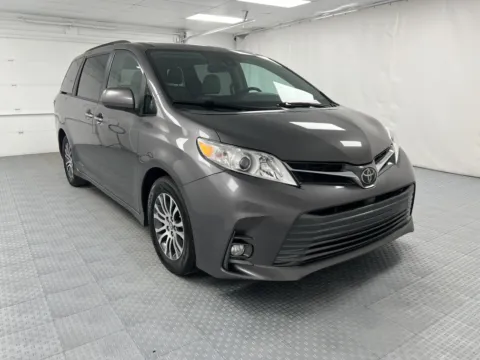 Brown 2018 Toyota Sienna XLE Premium for sale in Chillicothe, MO