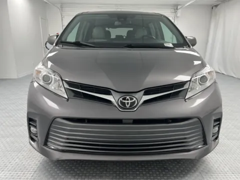 Photos of 2018 Toyota Sienna XLE Premium for sale in Chillicothe, MO at MAG CDJR