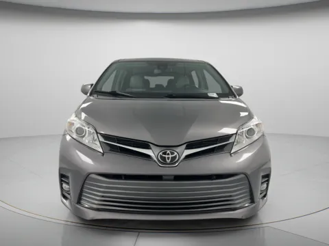 Photos of 2018 Toyota Sienna XLE Premium for sale in Chillicothe, MO at MAG CDJR