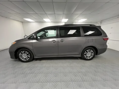 More photos of 2018 Toyota Sienna XLE Premium at MAG CDJR, MO
