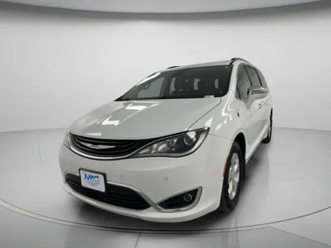 Another view of 2018 Chrysler Pacifica Hybrid Limited for sale in Chillicothe, MO at MAG CDJR