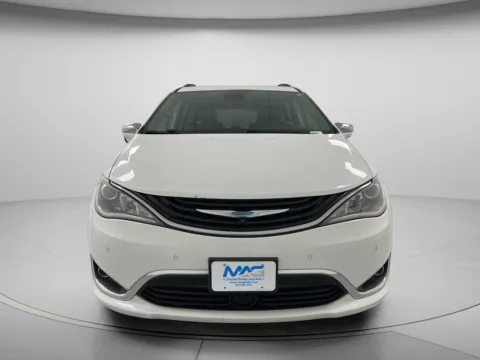 Photos of 2018 Chrysler Pacifica Hybrid Limited for sale in Chillicothe, MO at MAG CDJR