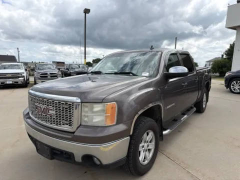 Photos of 2007 GMC Sierra 1500 SLE2 for sale in Chillicothe, MO at MAG CDJR