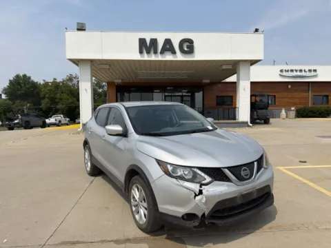Silver 2018 Nissan Rogue Sport S for sale in Chillicothe, MO