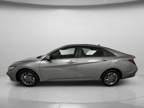 More photos of 2024 Hyundai Elantra SEL at MAG CDJR, MO
