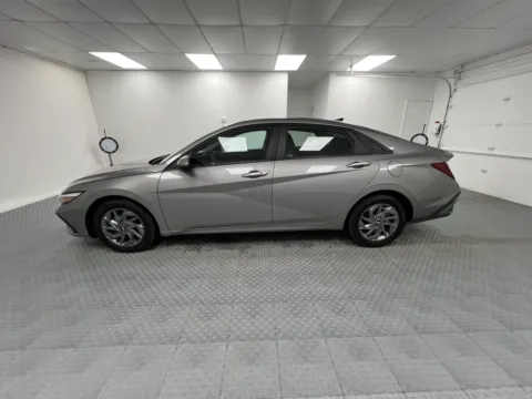 More photos of 2024 Hyundai Elantra SEL at MAG CDJR, MO