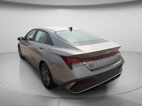 More photos of 2024 Hyundai Elantra SEL at MAG CDJR, MO