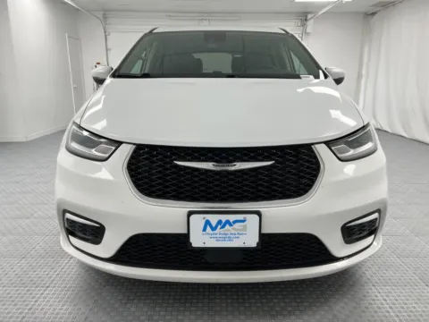 Photos of 2023 Chrysler Pacifica Touring L for sale in Chillicothe, MO at MAG CDJR