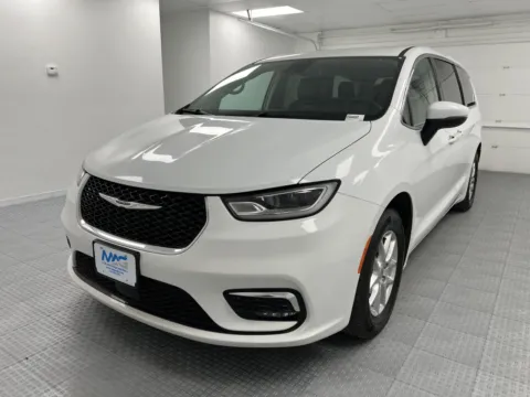 Another view of 2023 Chrysler Pacifica Touring L for sale in Chillicothe, MO at MAG CDJR