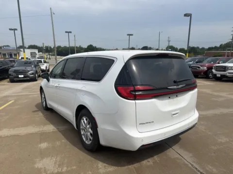 More photos of 2023 Chrysler Pacifica Touring L at MAG CDJR, MO