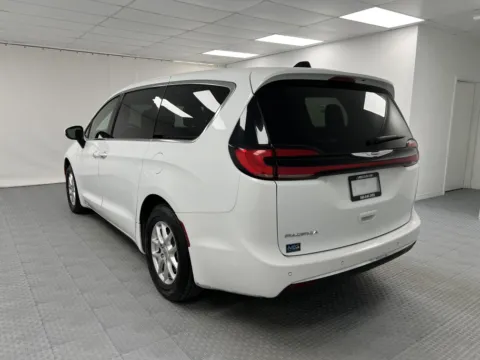 More photos of 2023 Chrysler Pacifica Touring L at MAG CDJR, MO