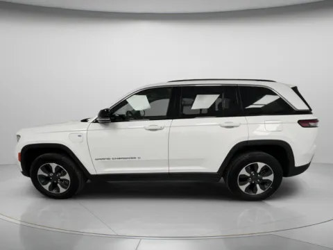 More photos of 2024 Jeep Grand Cherokee 4xe 4x4 at MAG CDJR, MO