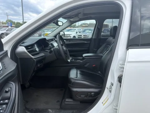 Another view of 2024 Jeep Grand Cherokee 4xe 4x4 for sale in Chillicothe, MO at MAG CDJR