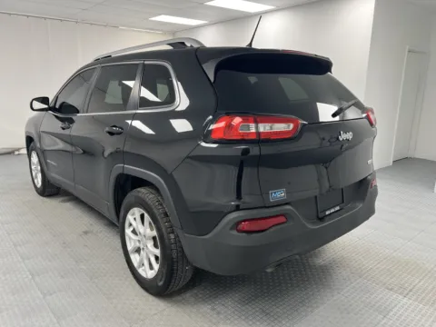More photos of 2014 Jeep Cherokee Latitude at MAG CDJR, MO