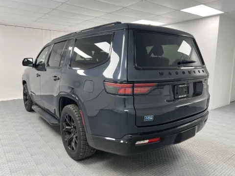 More photos of 2023 Jeep Wagoneer 4x4 at MAG CDJR, MO