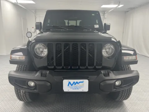 Photos of 2022 Jeep Gladiator Willys for sale in Chillicothe, MO at MAG CDJR