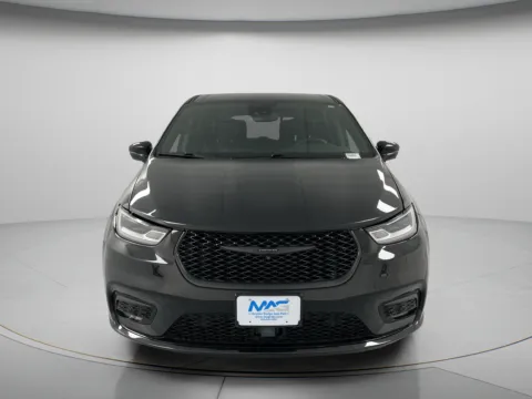 Photos of 2022 Chrysler Pacifica Hybrid Touring L for sale in Chillicothe, MO at MAG CDJR