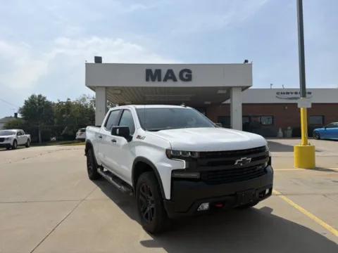 White 2021 Chevrolet Silverado 1500 LT Trail Boss for sale in Chillicothe, MO