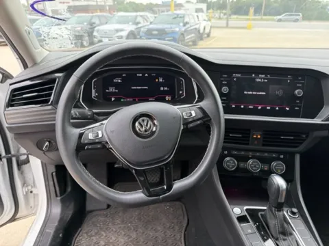 More photos of 2021 Volkswagen Jetta SEL at MAG CDJR, MO