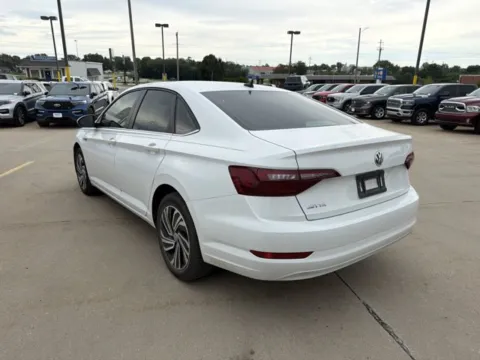 More photos of 2021 Volkswagen Jetta SEL at MAG CDJR, MO