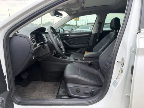 Another view of 2021 Volkswagen Jetta SEL for sale in Chillicothe, MO at MAG CDJR