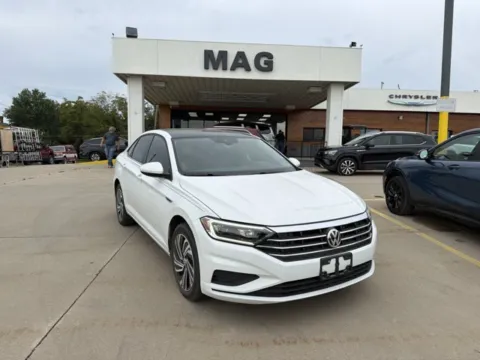 White 2021 Volkswagen Jetta SEL for sale in Chillicothe, MO