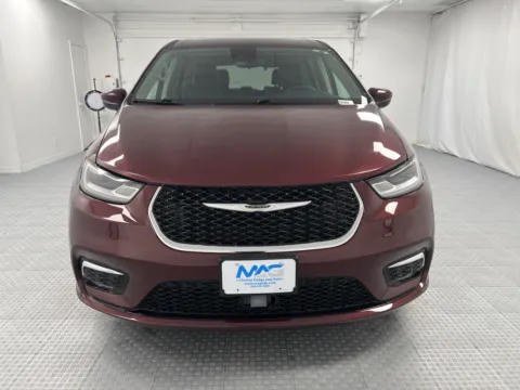 Photos of 2023 Chrysler Pacifica Touring L for sale in Chillicothe, MO at MAG CDJR