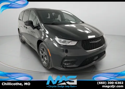 Black 2023 Chrysler Pacifica Hybrid Limited for sale in Chillicothe, MO