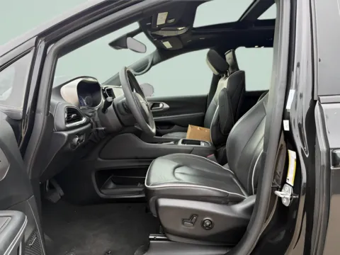 Another view of 2023 Chrysler Pacifica Hybrid Limited for sale in Chillicothe, MO at MAG CDJR