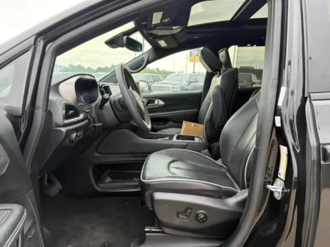 Another view of 2023 Chrysler Pacifica Hybrid Limited for sale in Chillicothe, MO at MAG CDJR