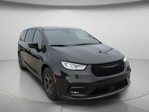 Black 2023 Chrysler Pacifica Hybrid Limited for sale in Chillicothe, MO