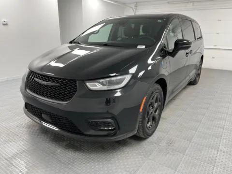 Another view of 2023 Chrysler Pacifica Hybrid Limited for sale in Chillicothe, MO at MAG CDJR
