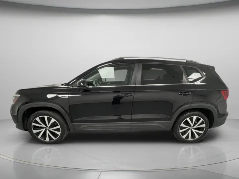 More photos of 2024 Volkswagen Taos SE at MAG CDJR, MO