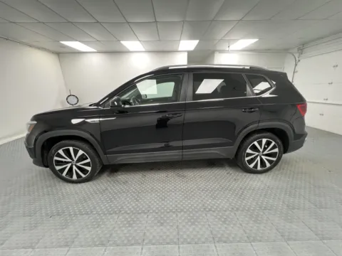 More photos of 2024 Volkswagen Taos SE at MAG CDJR, MO