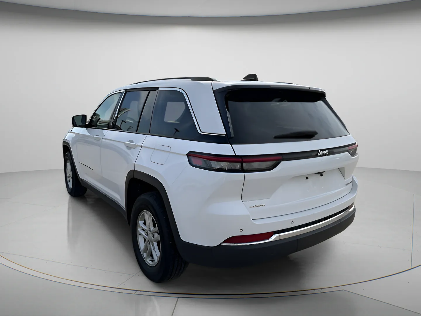 White 2024 Jeep Grand Cherokee Laredo for sale in Chillicothe, MO