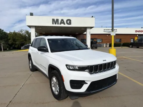 White 2024 Jeep Grand Cherokee Laredo for sale in Chillicothe, MO