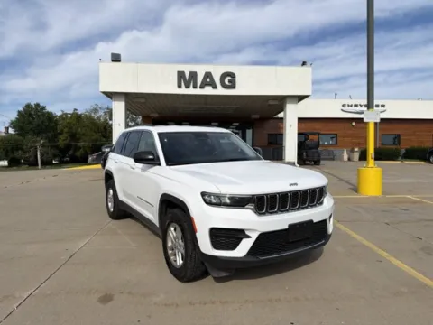 White 2024 Jeep Grand Cherokee Laredo for sale in Chillicothe, MO