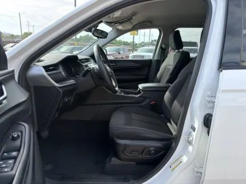 Another view of 2024 Jeep Grand Cherokee Laredo for sale in Chillicothe, MO at MAG CDJR