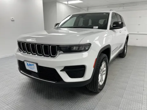 Another view of 2024 Jeep Grand Cherokee Laredo for sale in Chillicothe, MO at MAG CDJR