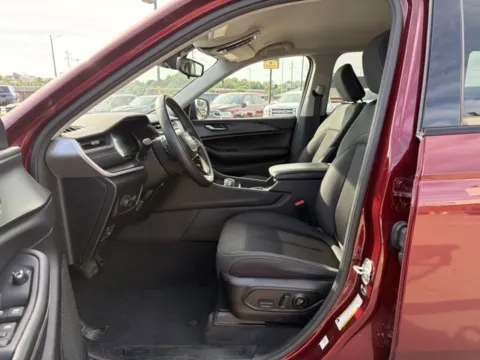 Another view of 2024 Jeep Grand Cherokee Laredo for sale in Chillicothe, MO at MAG CDJR