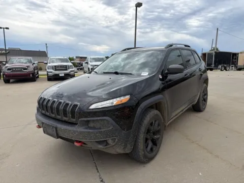 Photos of 2018 Jeep Cherokee Trailhawk for sale in Chillicothe, MO at MAG CDJR