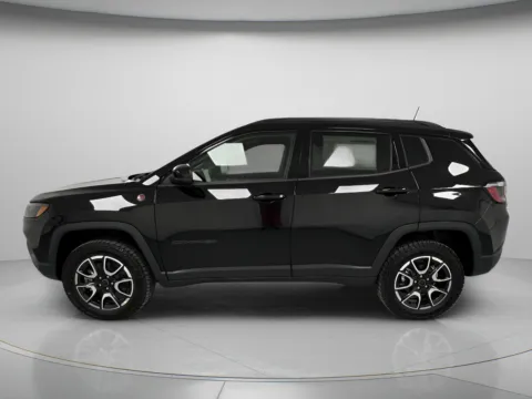 More photos of 2026 Jeep Compass Trailhawk at MAG CDJR, MO